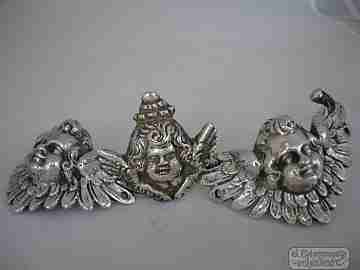 Trío de apliques antiguos en plata. Querubines con alas. S. XVIII-XIX