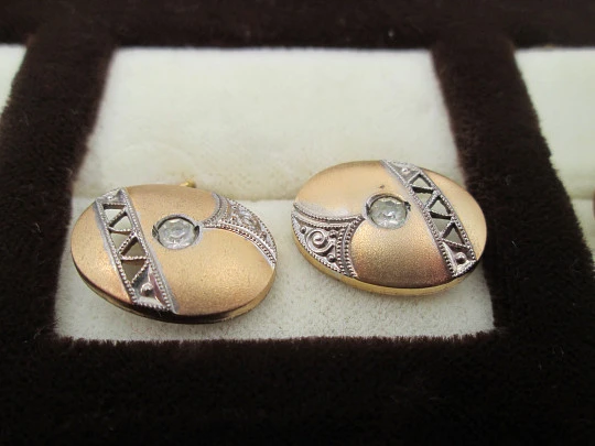 Twelve men's cufflinks collection. Golden and silver plated metal. 1950-70's