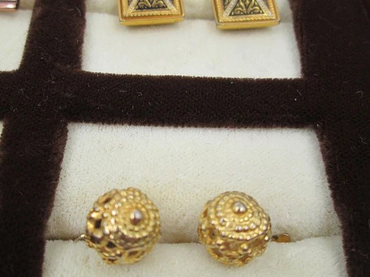 Twelve men's cufflinks collection. Golden and silver plated metal. 1950-70's