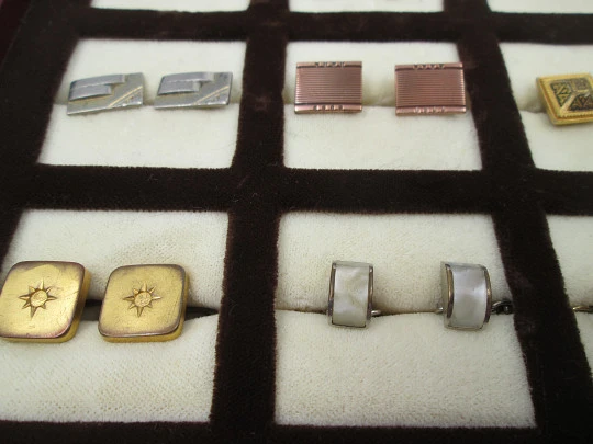 Twelve men's cufflinks collection. Golden and silver plated metal. 1950-70's