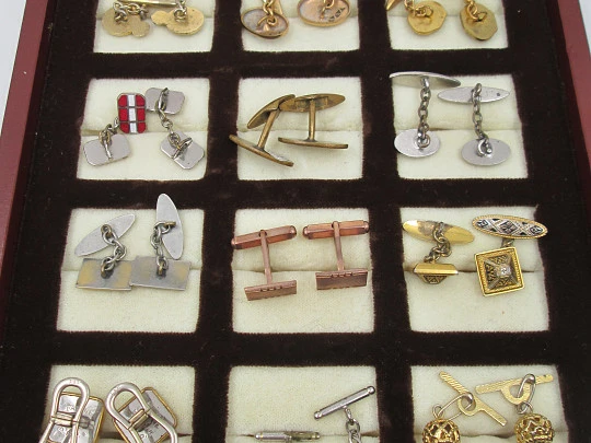 Twelve men's cufflinks collection. Golden and silver plated metal. 1950-70's