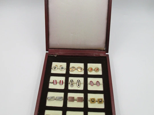 Twelve men's cufflinks collection. Golden and silver plated metal. 1950-70's