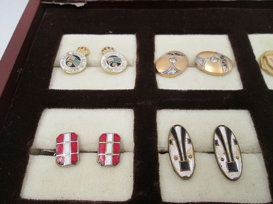 Twelve men's cufflinks collection. Golden and silver plated metal. 1950-70's