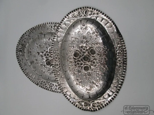 Two sterling silver embossed trays. Floral motifs. Spain. Circa 1900