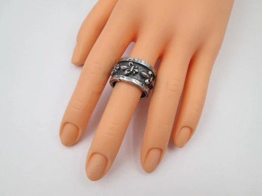 Unisex broad ring. Sterling silver. Fleur-de-lis relief ornaments. Europe. 1990's