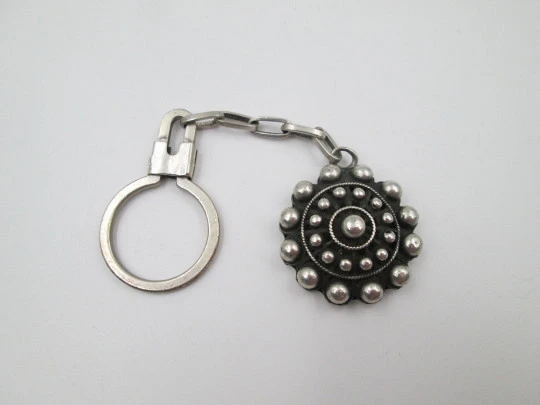 Unisex keychain. Charro button motif. Sterling silver. Chain and ring clasp. 1980's. Spain