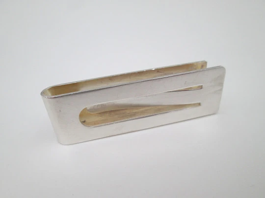 Unisex money clip. 925 sterling silver. Ribbed motifs on front. Italy. Circa 1980's