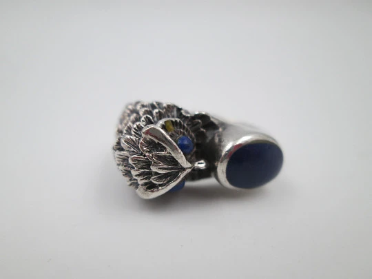 Unisex owl ring. 925 thousandths sterling silver and lapis lazuli. Europe. 1960's