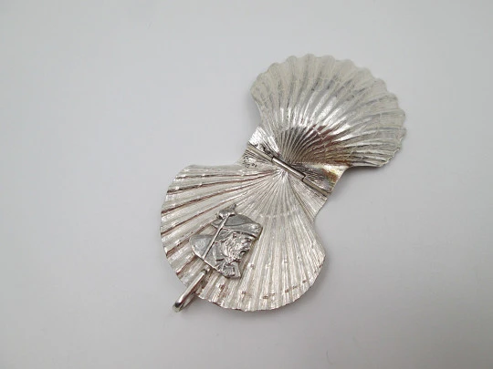 Unisex pillbox. Sterling silver. Pilgrim's shell with Saint James Apostle bust. 1980's Unisex pillbox. Sterling silver. Pilgrim's shell with Saint James Apostle bust. 1980's