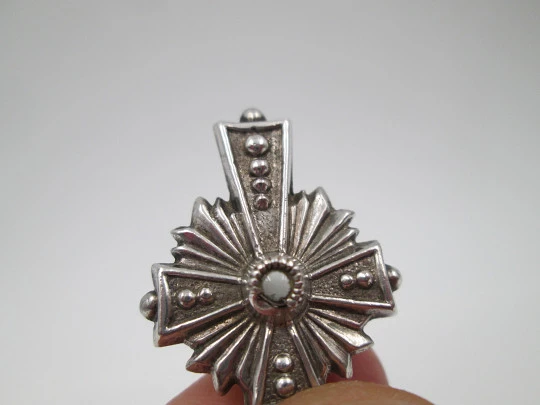 Unisex sterling silver keychain. Cross with radiance. Chain and hitch. 1970's. Spain