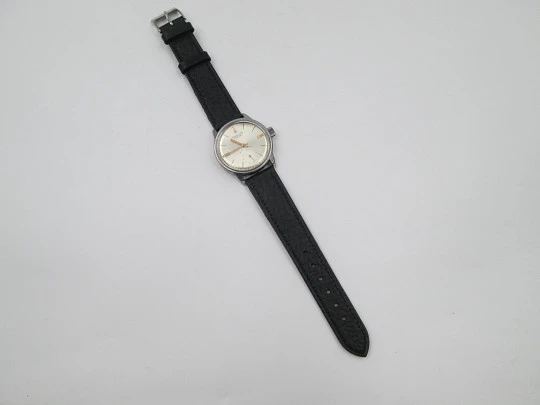 Vanguard Special. Metal cromado y acero. Cuerda manual. Pequeño segundero. 1960