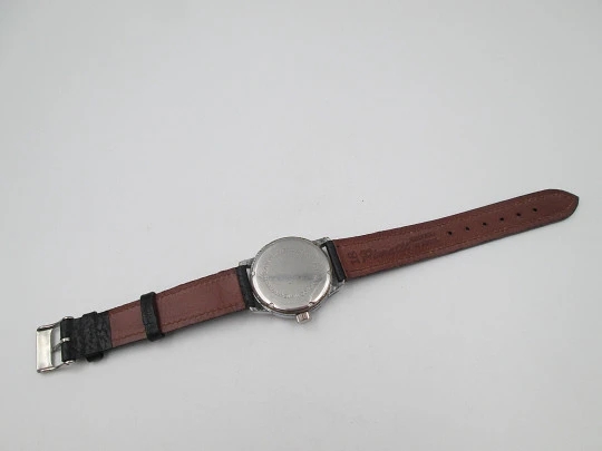 Vanguard Special. Metal cromado y acero. Cuerda manual. Pequeño segundero. 1960