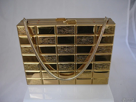 Vanity case. Rope chain. Golden metal. USA. 1930s. Lipstick. Mirror