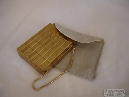 Vanity case. Rope chain. Golden metal. USA. 1930s. Lipstick. Mirror