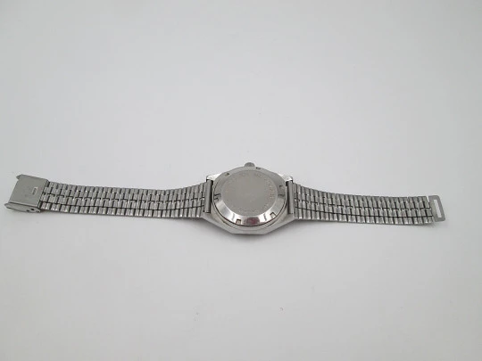 Vaurie. Stainless steel. Automatic. Date and day. Bracelet. 1970's. Swiss made