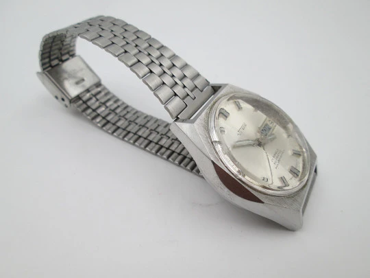Vaurie. Stainless steel. Automatic. Date and day. Bracelet. 1970's. Swiss made