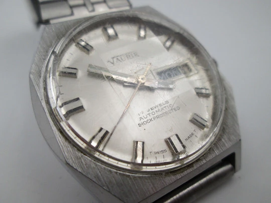 Vaurie. Stainless steel. Automatic. Date and day. Bracelet. 1970's. Swiss made