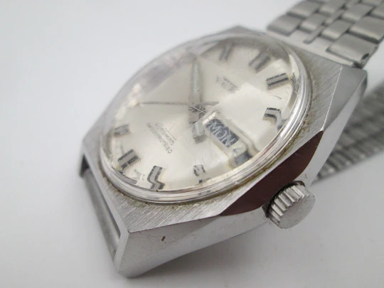 Vaurie. Stainless steel. Automatic. Date and day. Bracelet. 1970's. Swiss made