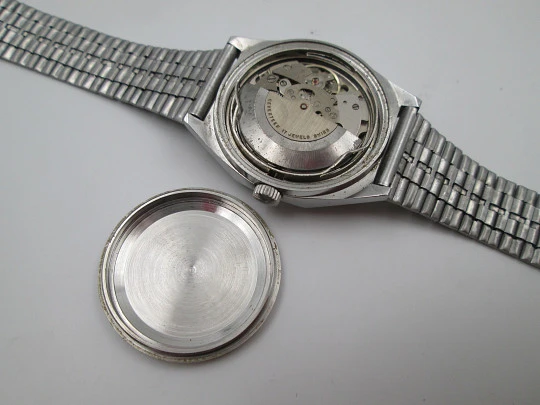 Vaurie. Stainless steel. Automatic. Date and day. Bracelet. 1970's. Swiss made