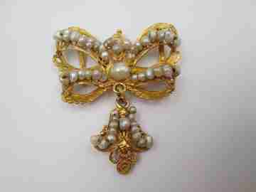 Venera joyería popular. Oro amarillo 18k y perlas aljófar. Siglo XIX. España