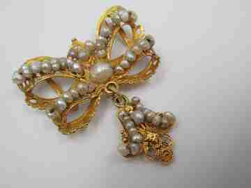 Venera joyería popular. Oro amarillo 18k y perlas aljófar. Siglo XIX. España