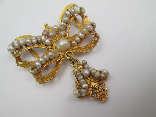 Venera joyería popular. Oro amarillo 18k y perlas aljófar. Siglo XIX. España