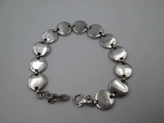 Viceroy women's bracelet. Sterling silver & mother of pearl details. Carabiner clasp