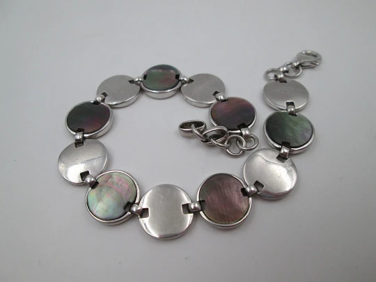 Viceroy women's bracelet. Sterling silver & mother of pearl details. Carabiner clasp