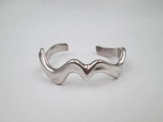 Víctor Caparros women's wavy bracelet bangle. 925 sterling silver. Barcelona. 1990's