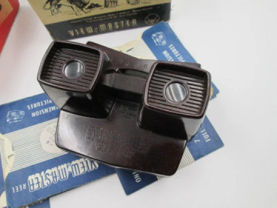 'View Master' 3D viewer. Garnet bakelite. Sawyer's. Box and images. Belgium. 1950's