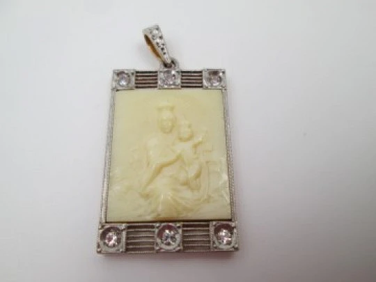 Virgen del Carmen. Marfil y oro 18K. Vista platino. Zafiros blancos