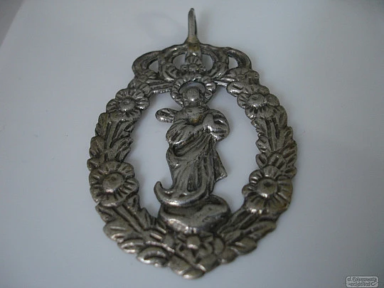 Virgen rezando. Plata. Siglos XVIII-XIX. Argolla. Calada. España