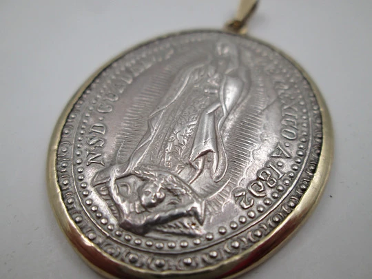 Virgin of Guadalupe medal. 925 sterling silver. 10 karat gold ring and edge. Mexico, 1802