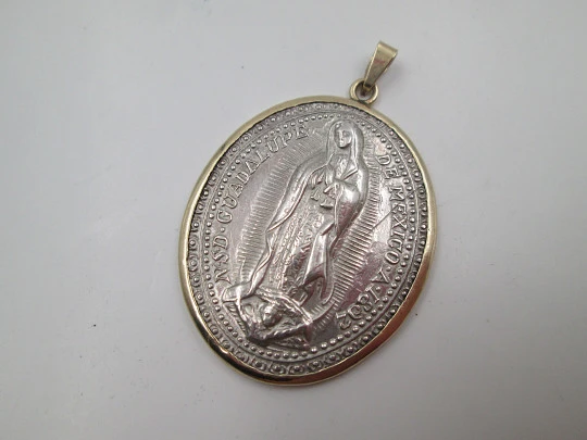 Virgin of Guadalupe medal. 925 sterling silver. 10 karat gold ring and edge. Mexico, 1802