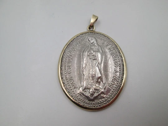 Virgin of Guadalupe medal. 925 sterling silver. 10 karat gold ring and edge. Mexico, 1802