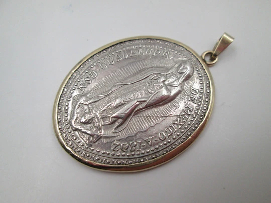 Virgin of Guadalupe medal. 925 sterling silver. 10 karat gold ring and edge. Mexico, 1802