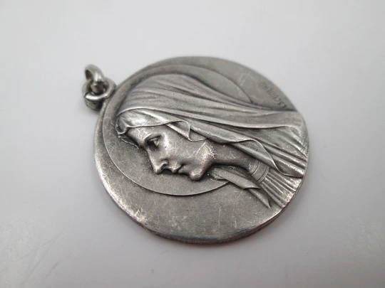 Virgin of Lourdes medal. Sterling silver. High relief. Escudero artist. 1950's. Europe