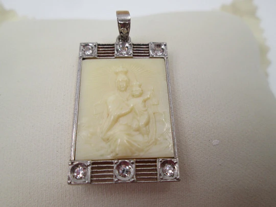 Virgin of Mount Carmel. Ivory & 18K gold. White sapphires. Platinum edge