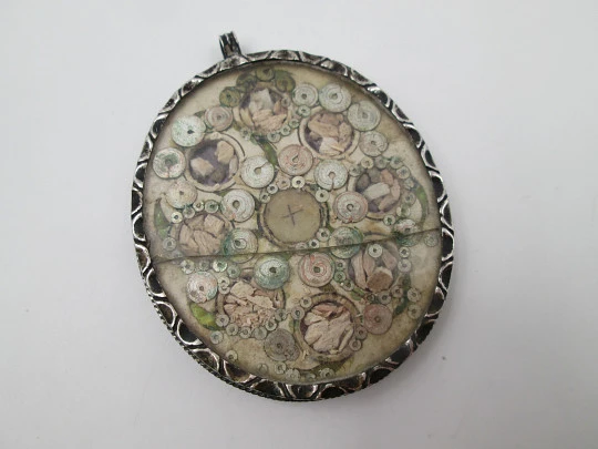 Virgin of the Patrocinio (Sevilla) oval reliquary. Sterling silver. 1870's. Spain