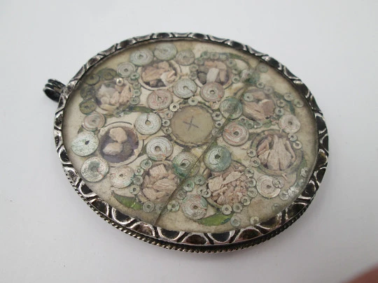 Virgin of the Patrocinio (Sevilla) oval reliquary. Sterling silver. 1870's. Spain