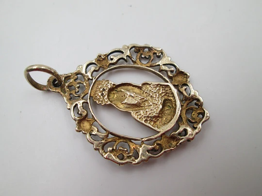 Virgin praying openwork medal. Sterling silver & vermeil. Vegetable edge. Ring. 1970's