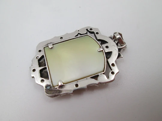 Virgin with Child pendant medal. Sterling silver, 18k gold and nacre. Spain. 1950's