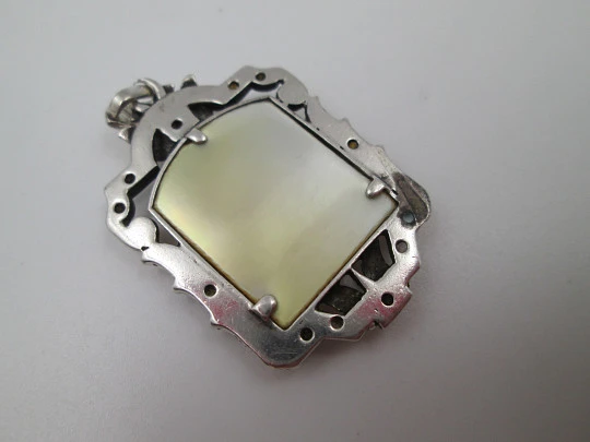 Virgin with Child pendant medal. Sterling silver, 18k gold and nacre. Spain. 1950's