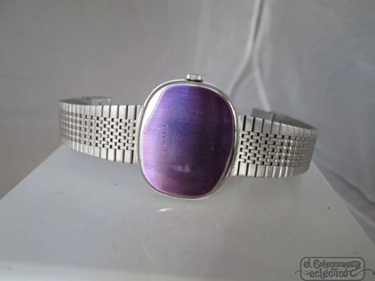 Vulcain. Manual wind. Steel and silver metal. Purple dial. 1970's