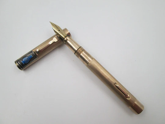 Wahl Eversharp Art Deco. Laminada en oro 12k. Palanca lateral. Patrón lineal. EEUU