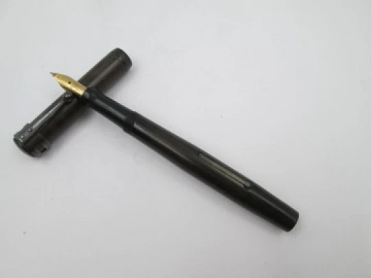 Wahl. Black hard rubber. Lever filler system. Metal clip. 14k gold nib. 1910. USA