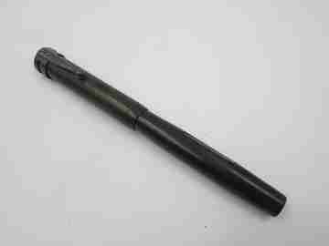 Wahl. Ebonita negra. Carga palanca. Clip metal. Plumín oro 14K. 1910. EEUU