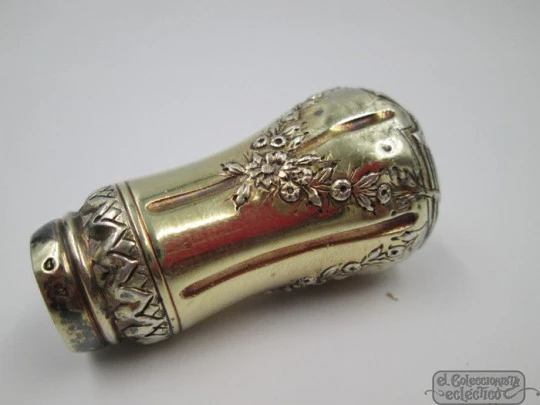 Walking stick handle. Vermeil silver. Floral & geometric motifs. 1920's. France