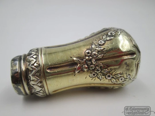 Walking stick handle. Vermeil silver. Floral & geometric motifs. 1920's. France