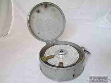 Watchman clock. Manual winding. Grey lacquer metal. Discs. 1920